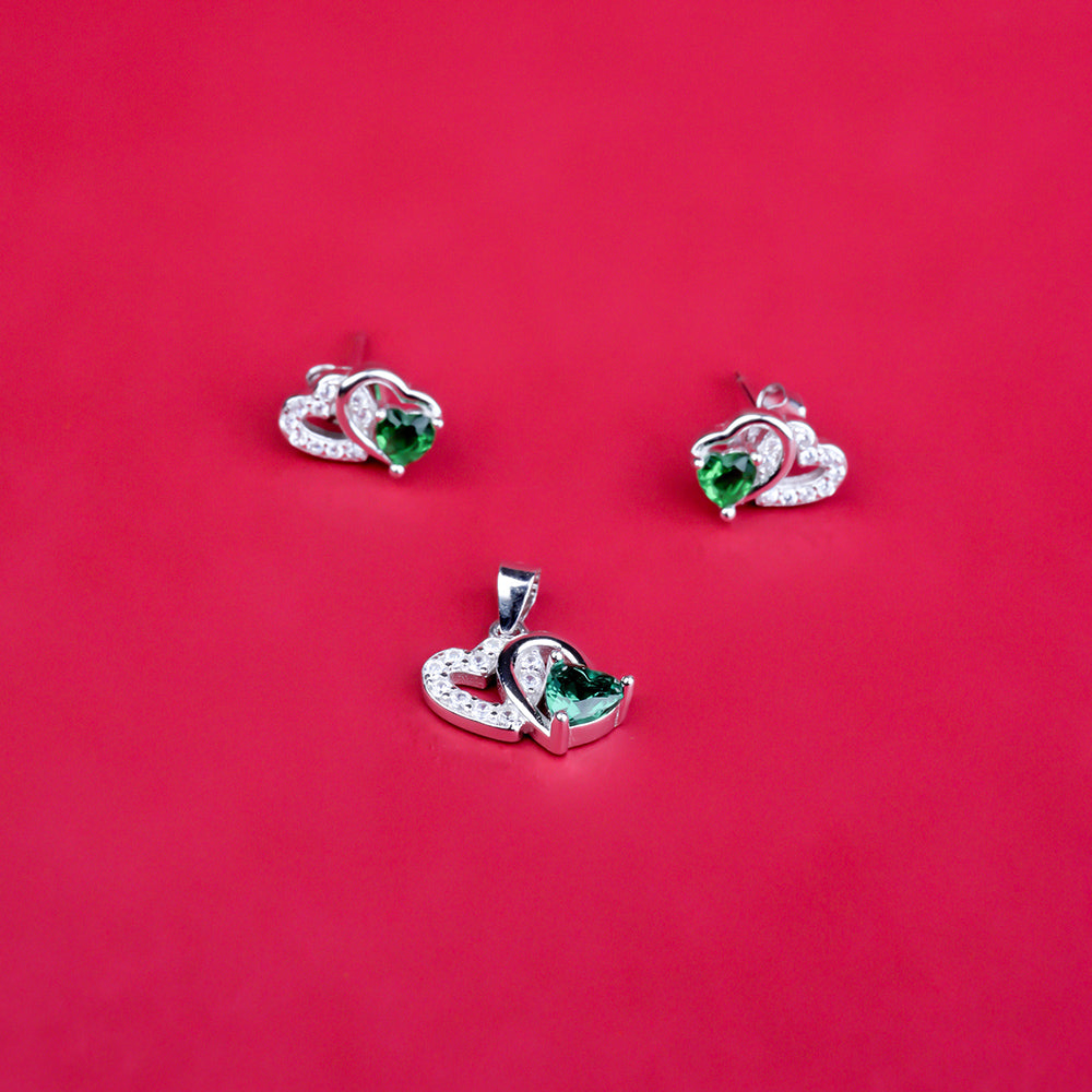 Fancy Heart  Shape Green Stone  Pendle Butty